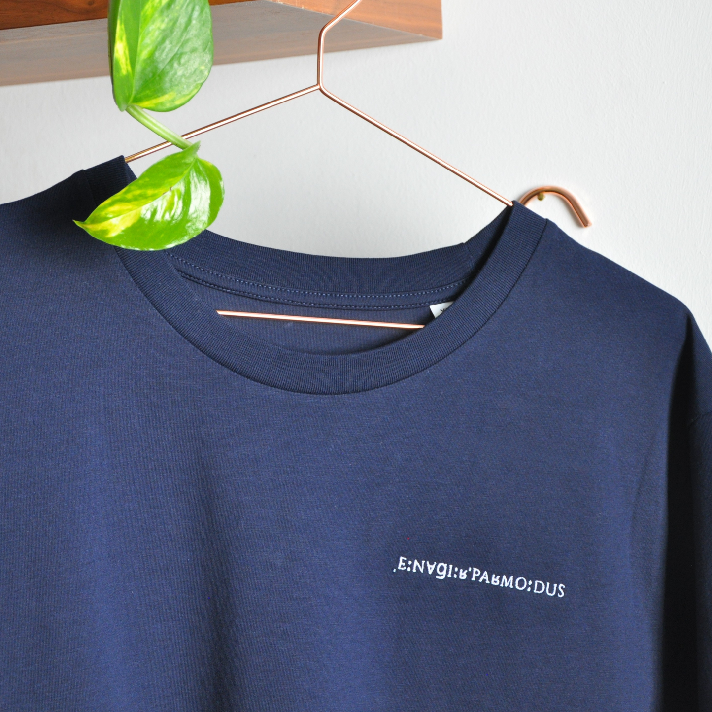 Energiesparmodus Lautschrift - Organic Shirt (Stick weiß)